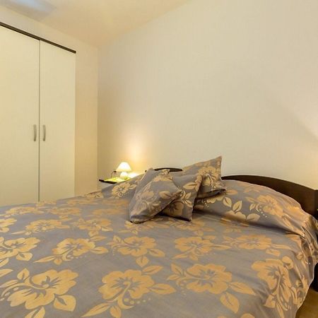 Apartments Mari Zrnovo Luaran gambar